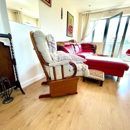 Luxury 2 Bedroom Apartment- Lake View - Free Parking - Wembley Stadium 5Km London Ngoại thất bức ảnh