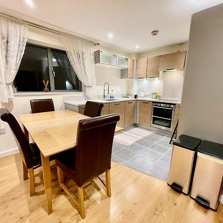 Luxury 2 Bedroom Apartment- Lake View - Free Parking - Wembley Stadium 5Km London Ngoại thất bức ảnh