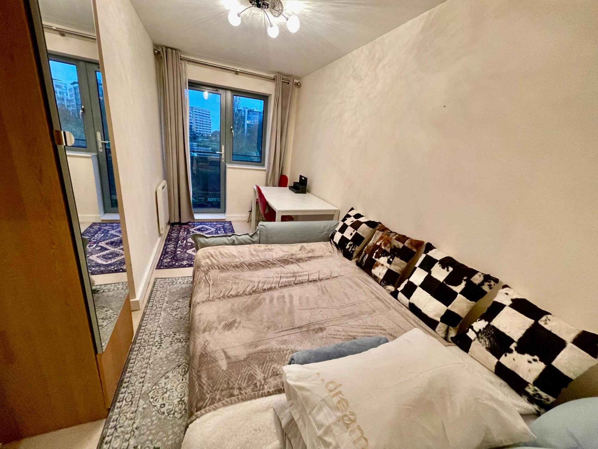 Luxury 2 Bedroom Apartment- Lake View - Free Parking - Wembley Stadium 5Km London Ngoại thất bức ảnh