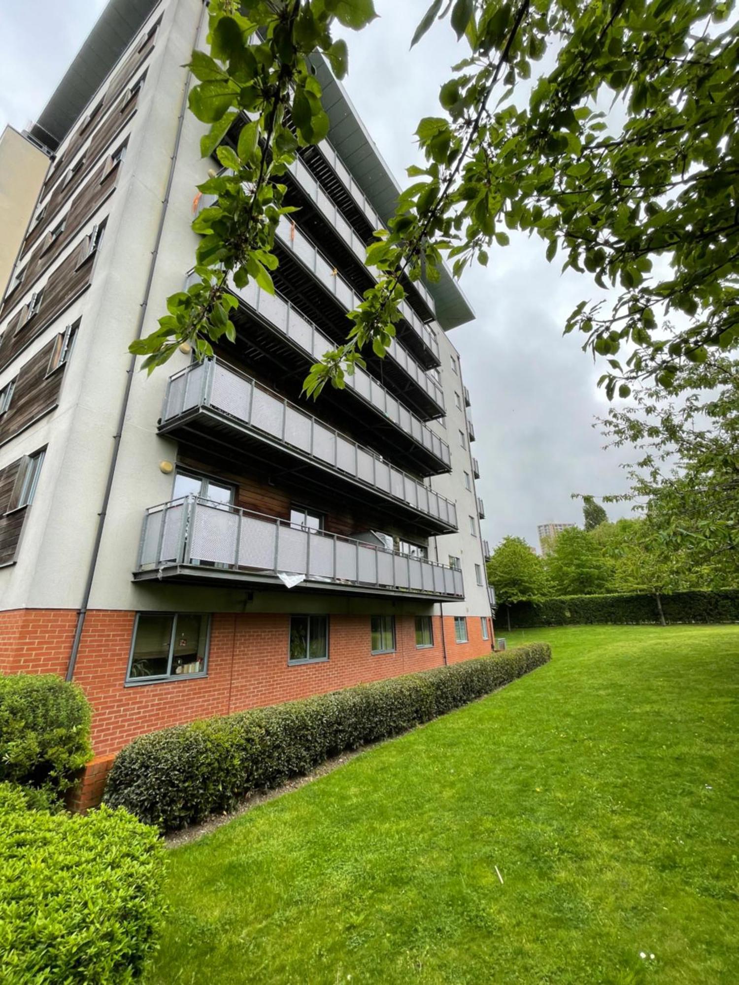 Luxury 2 Bedroom Apartment- Lake View - Free Parking - Wembley Stadium 5Km London Ngoại thất bức ảnh