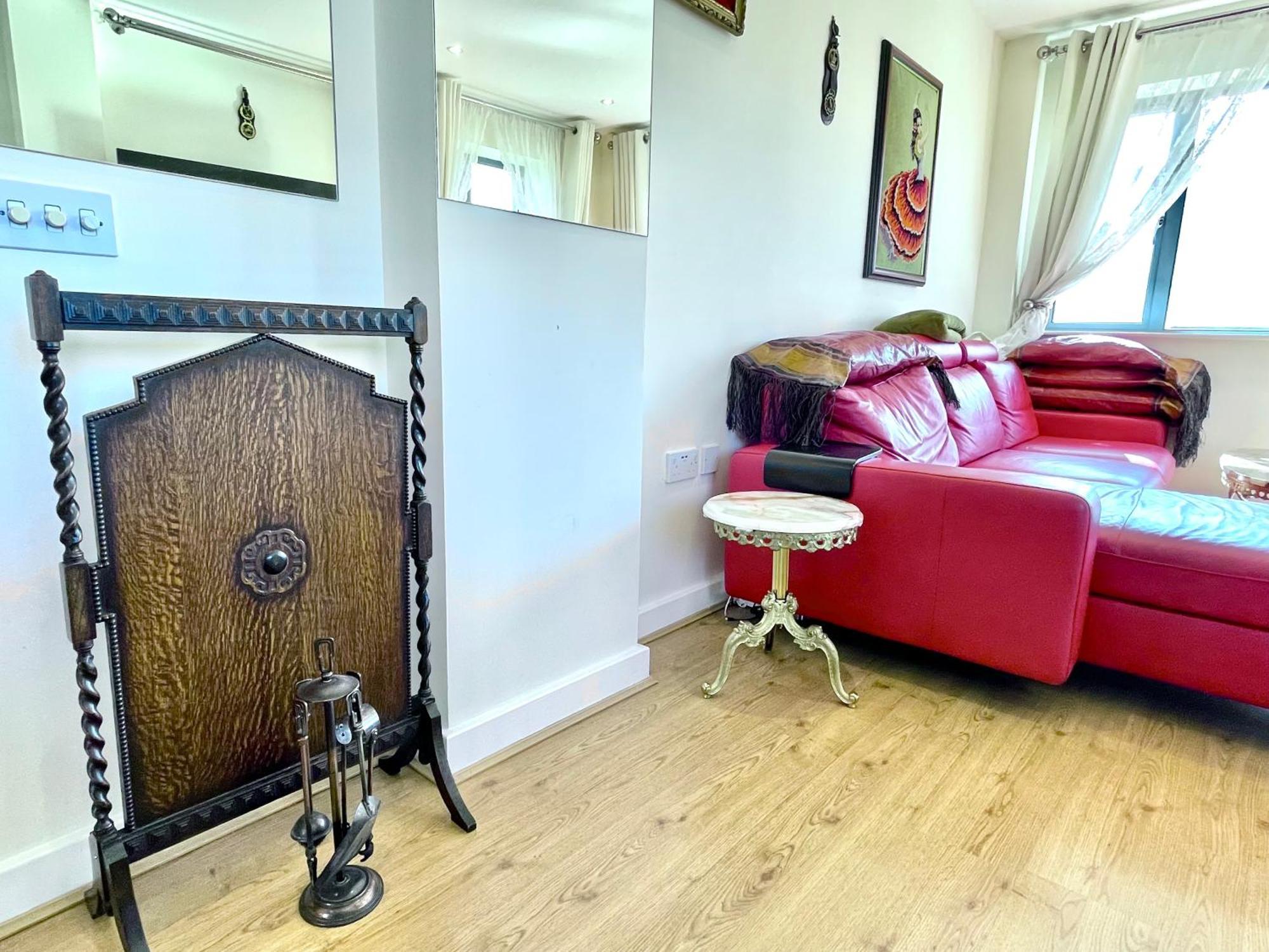 Luxury 2 Bedroom Apartment- Lake View - Free Parking - Wembley Stadium 5Km London Ngoại thất bức ảnh